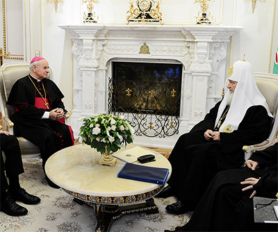 Monsignor Vincenzo Paglia e Kirill I Patriarca di Russia nell'incontro a Mosca del  2012